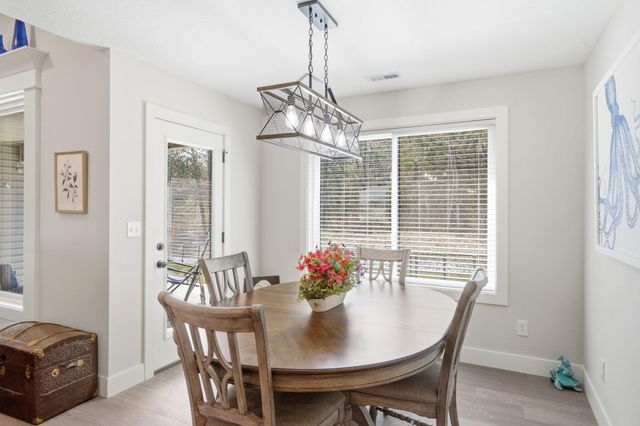 5801 HARVEST LEAF DR, Columbia, MO 65202