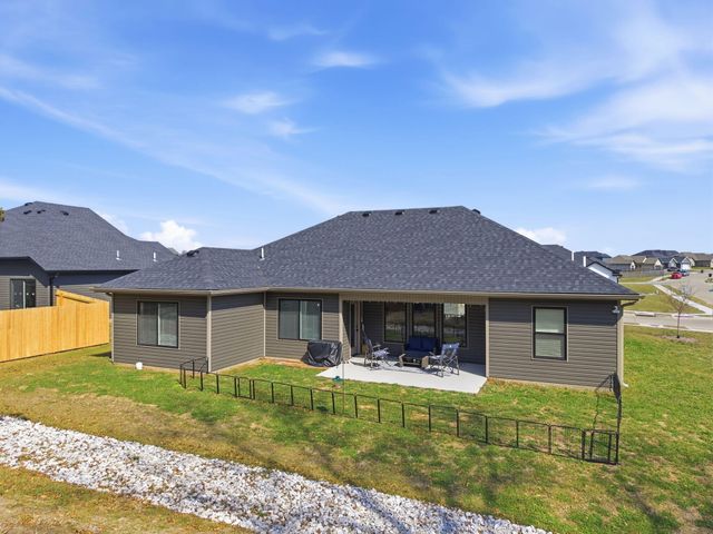 5801 HARVEST LEAF DR, Columbia, MO 65202