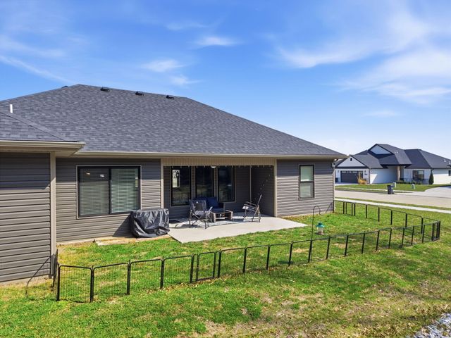 5801 HARVEST LEAF DR, Columbia, MO 65202