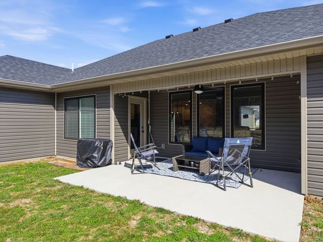 5801 HARVEST LEAF DR, Columbia, MO 65202