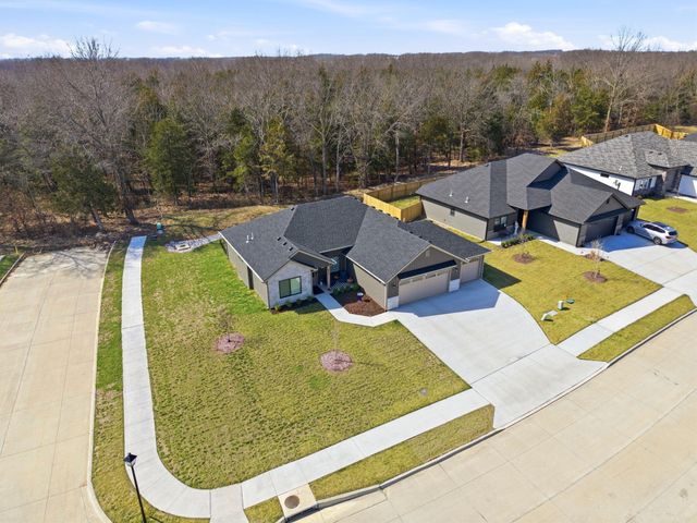 5801 HARVEST LEAF DR, Columbia, MO 65202