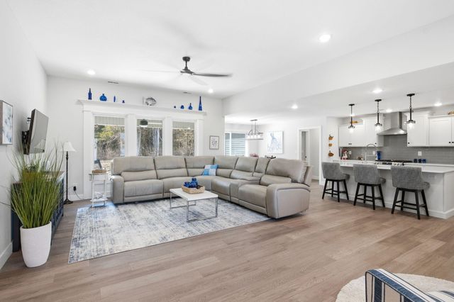 5801 HARVEST LEAF DR, Columbia, MO 65202