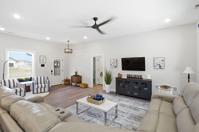 5801 HARVEST LEAF DR, Columbia, MO 65202