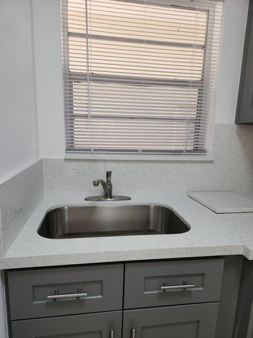 2466 Lincoln Street 3, Hollywood, FL 33020
