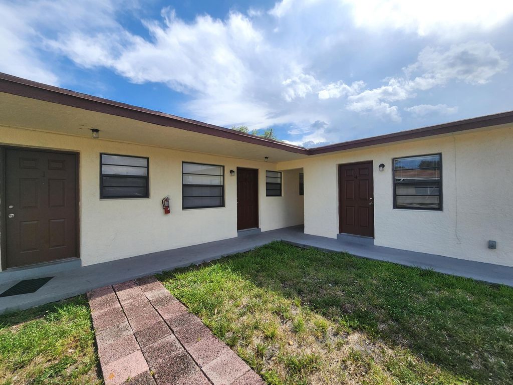 2466 Lincoln Street 3, Hollywood, FL 33020