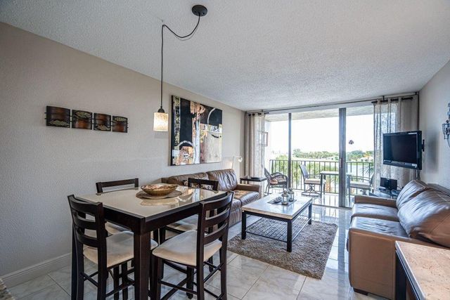 1830 Embassy Drive 411, West Palm Beach, FL 33401