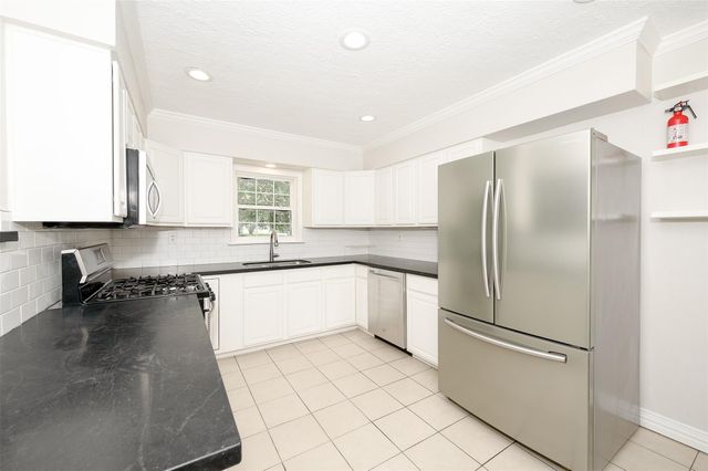 709 Inwood Drive, Bryan, TX 77802