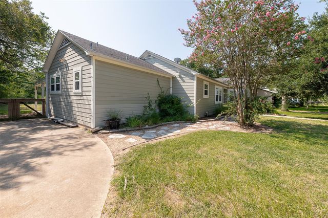 709 Inwood Drive, Bryan, TX 77802