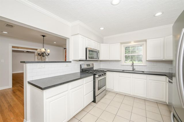 709 Inwood Drive, Bryan, TX 77802