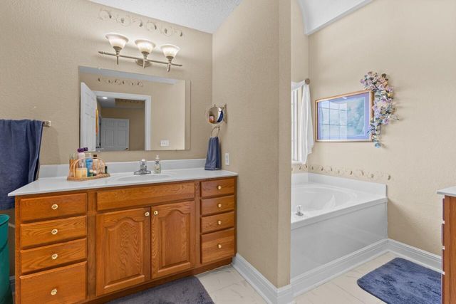 150 Nathan Drive, Hollister, MO 65672