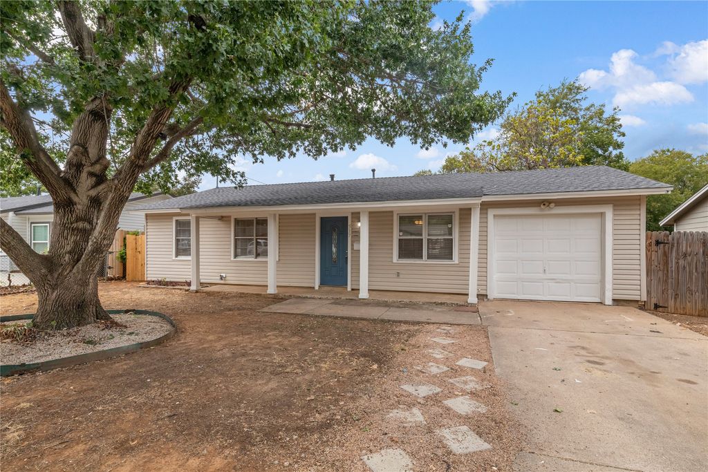 517 Aransas Drive, Euless, TX 76039