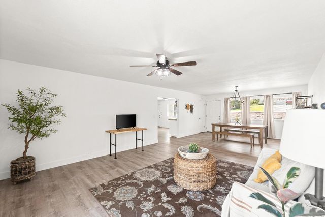 11238 Torrey Pines Dr, Auburn, CA 95602