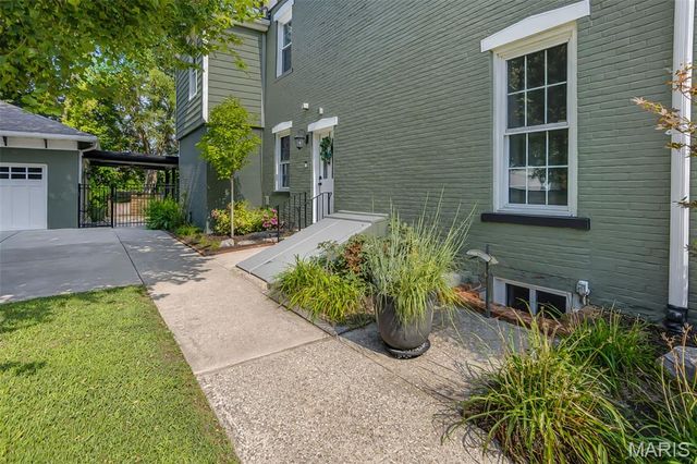 330 Alby Street, Alton, IL 62002
