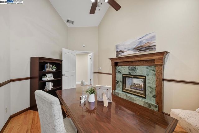 7716 Skyline Blvd, Oakland, CA 94611