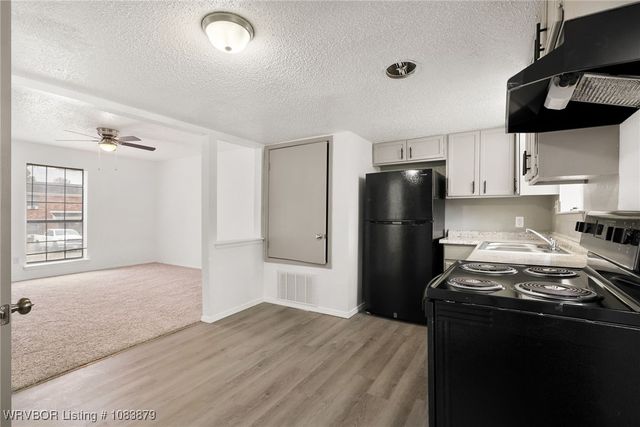 713 N 7th Street, Van Buren, AR 72956