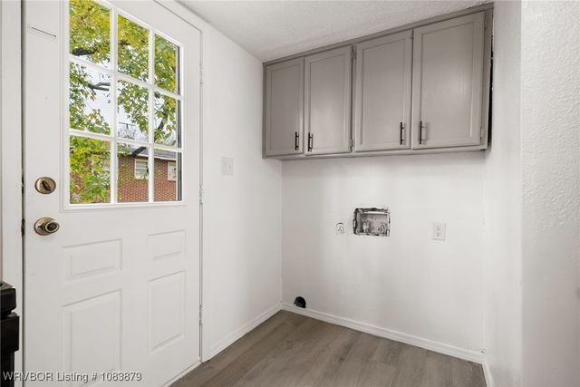 713 N 7th Street, Van Buren, AR 72956