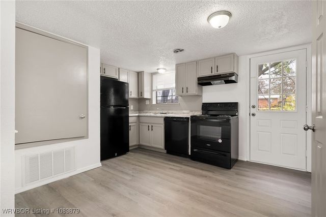 713 N 7th Street, Van Buren, AR 72956