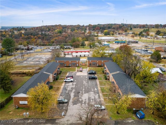 713 N 7th Street, Van Buren, AR 72956