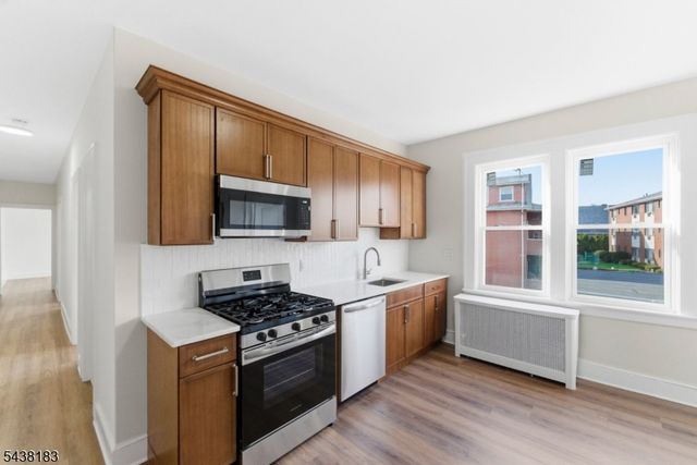 1 Bay Ave, Bloomfield Twp., NJ 07003