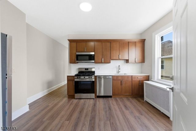 1 Bay Ave, Bloomfield Twp., NJ 07003