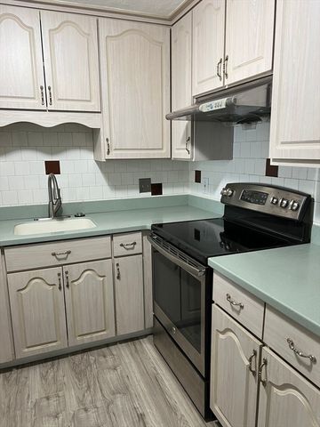 5 Woodsum Dr 5, Braintree, MA 02184