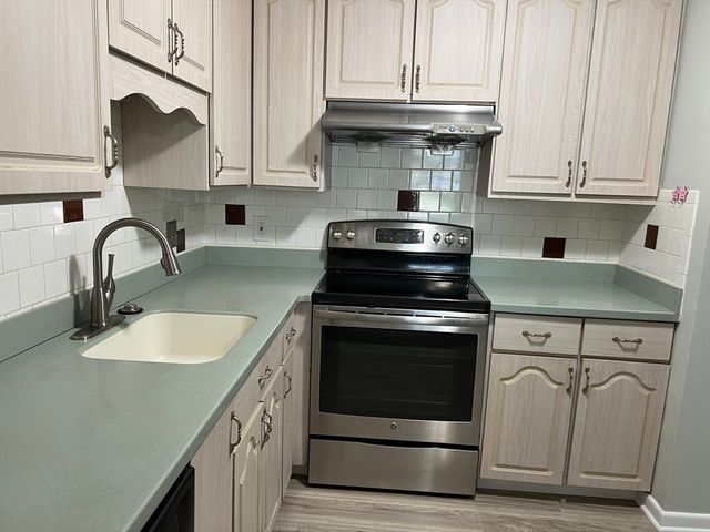 5 Woodsum Dr 5, Braintree, MA 02184