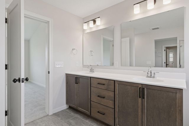 10115 Blackmoor Road, Woodbury, MN 55129