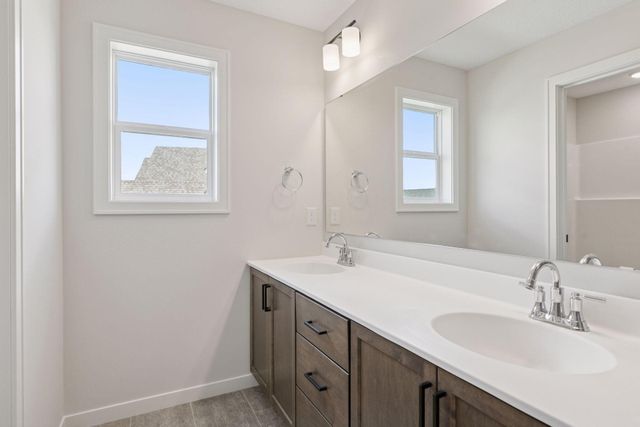 10115 Blackmoor Road, Woodbury, MN 55129
