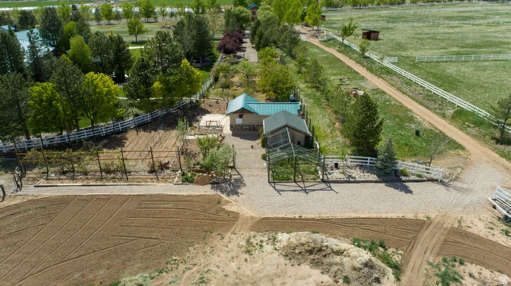 Image 20 of property listing at 622 E HIGHWAY 144 POB, New Harmony, UT 84757