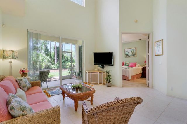 9222 Wentworth Lane, Port St. Lucie, FL 34986