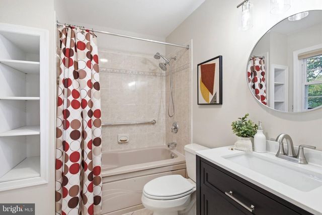 5018 PORTSMOUTH RD, Fairfax, VA 22032