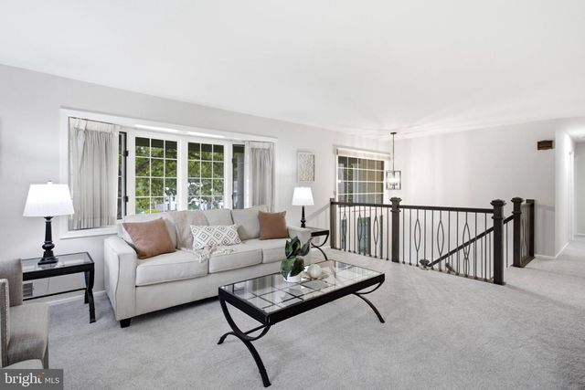 5018 PORTSMOUTH RD, Fairfax, VA 22032