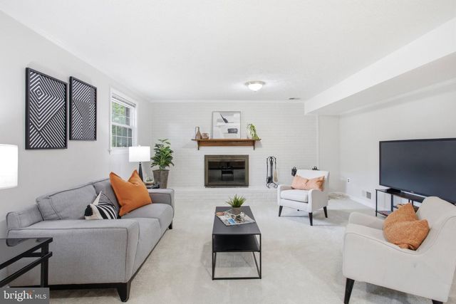 5018 PORTSMOUTH RD, Fairfax, VA 22032