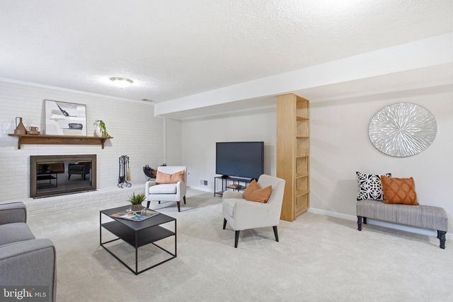 5018 PORTSMOUTH RD, Fairfax, VA 22032