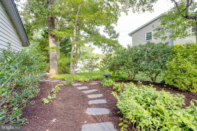 5018 PORTSMOUTH RD, Fairfax, VA 22032