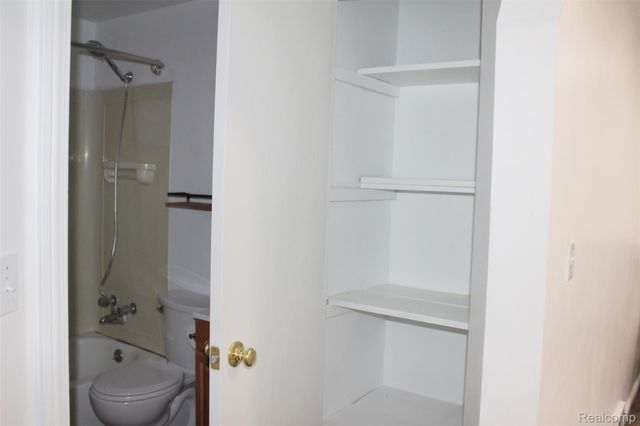 1253 Atkinson Avenue, Bloomfield Hills, MI 48302