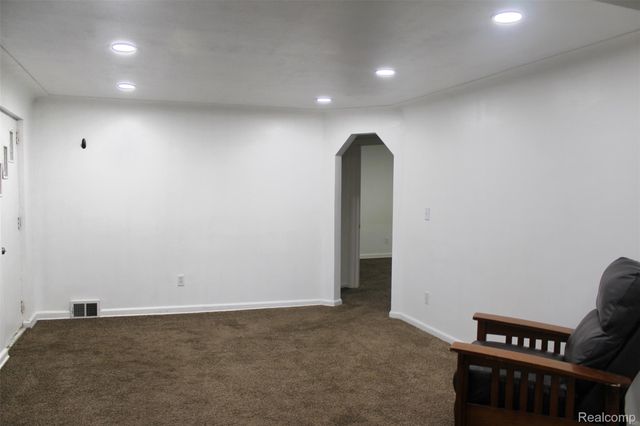 1253 Atkinson Avenue, Bloomfield Hills, MI 48302