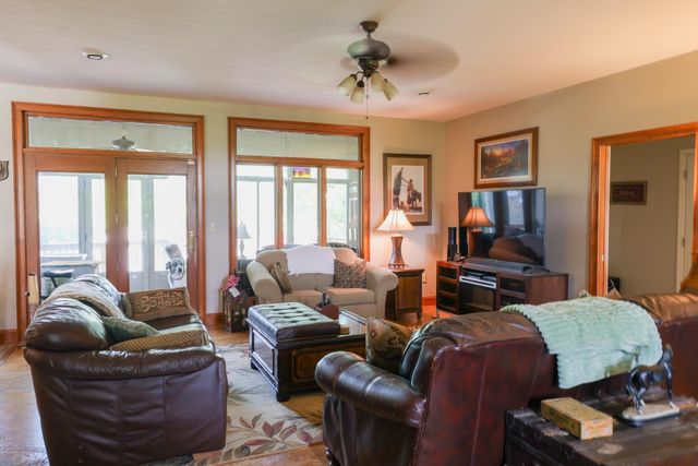 215 Paradise Camp Road, Harrodsburg, KY 40330