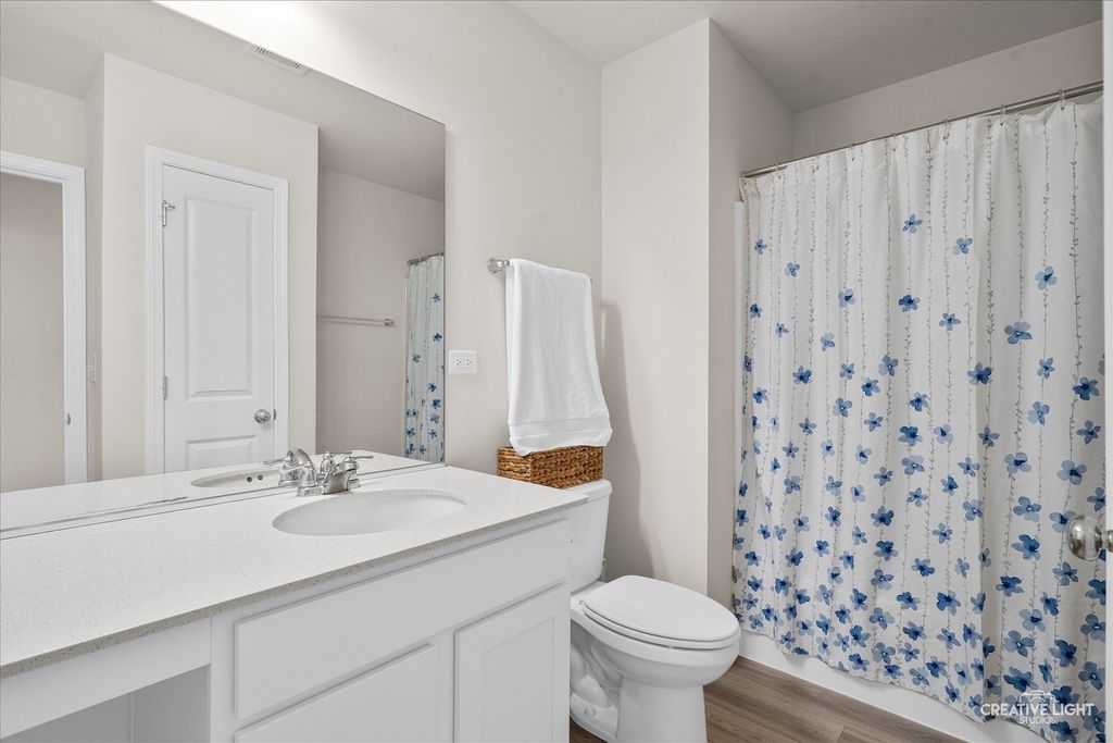 Image 22 of property listing at 2531 Accolade Avenue, Naperville, IL 60564