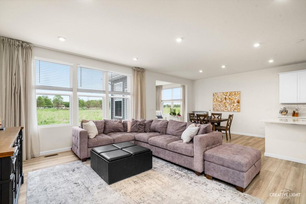 Image 7 of property listing at 2531 Accolade Avenue, Naperville, IL 60564