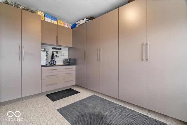 7056 Yosemite Drive, Zionsville, IN 46077