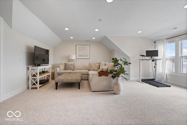 7056 Yosemite Drive, Zionsville, IN 46077