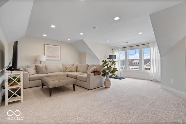 7056 Yosemite Drive, Zionsville, IN 46077