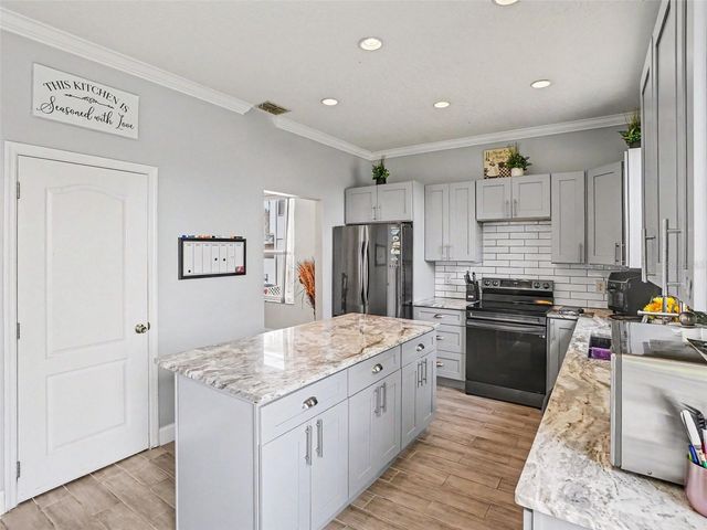 1602 PRESIDIO DRIVE, Clermont, FL 34711
