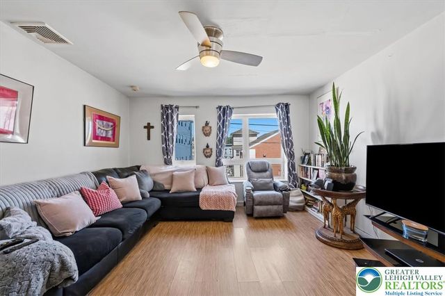 676 Pine Street, Easton, PA 18042