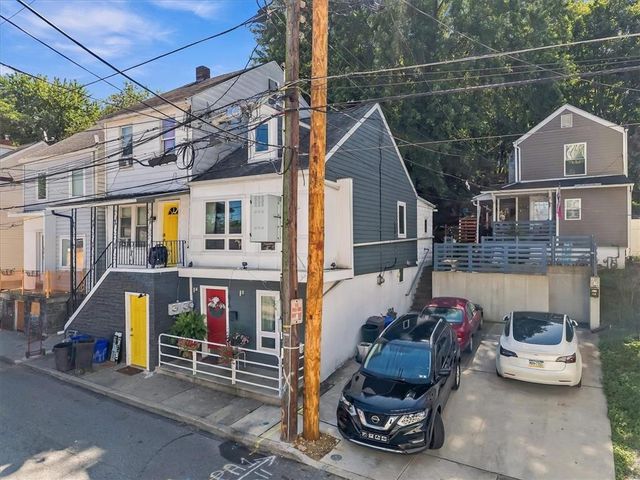 676 Pine Street, Easton, PA 18042