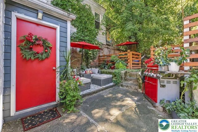 676 Pine Street, Easton, PA 18042
