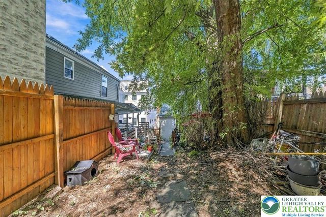 676 Pine Street, Easton, PA 18042