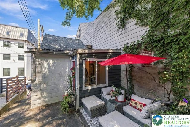 676 Pine Street, Easton, PA 18042