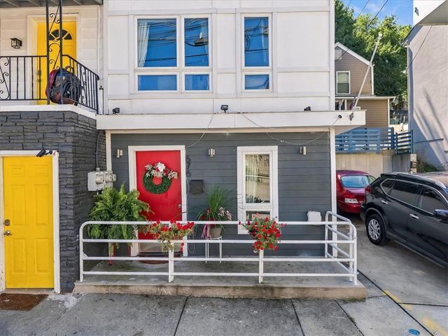 676 Pine Street, Easton, PA 18042